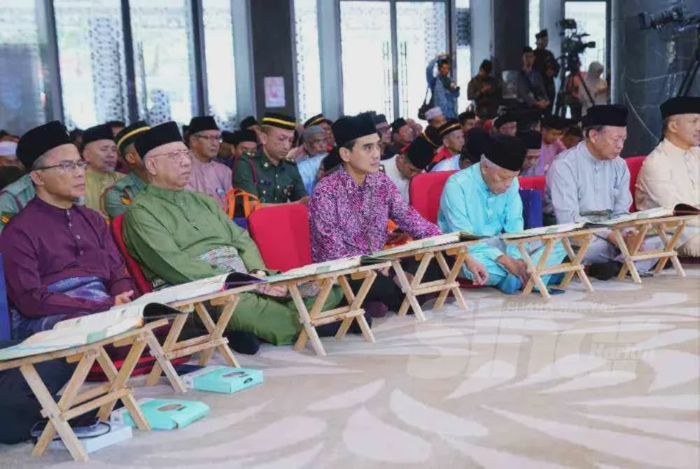 Image from: Malaysia #QuranHour peluang bermakna Masjid Al-Sultan Abdullah semarak al-Quran - Pengerusi Masjid