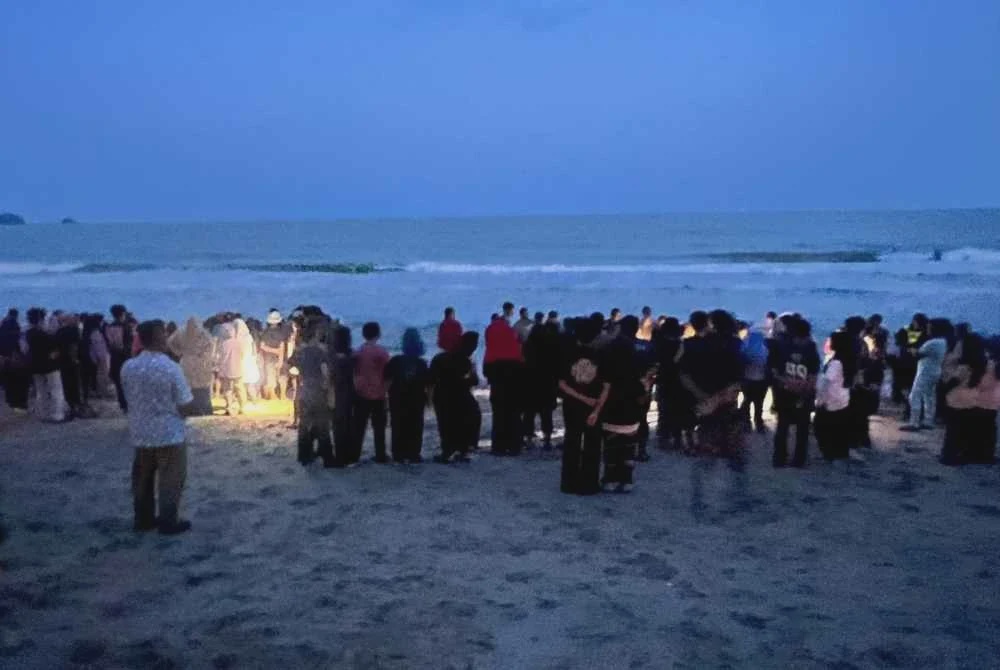Image from: Dua beranak lemas ketika mandi pantai