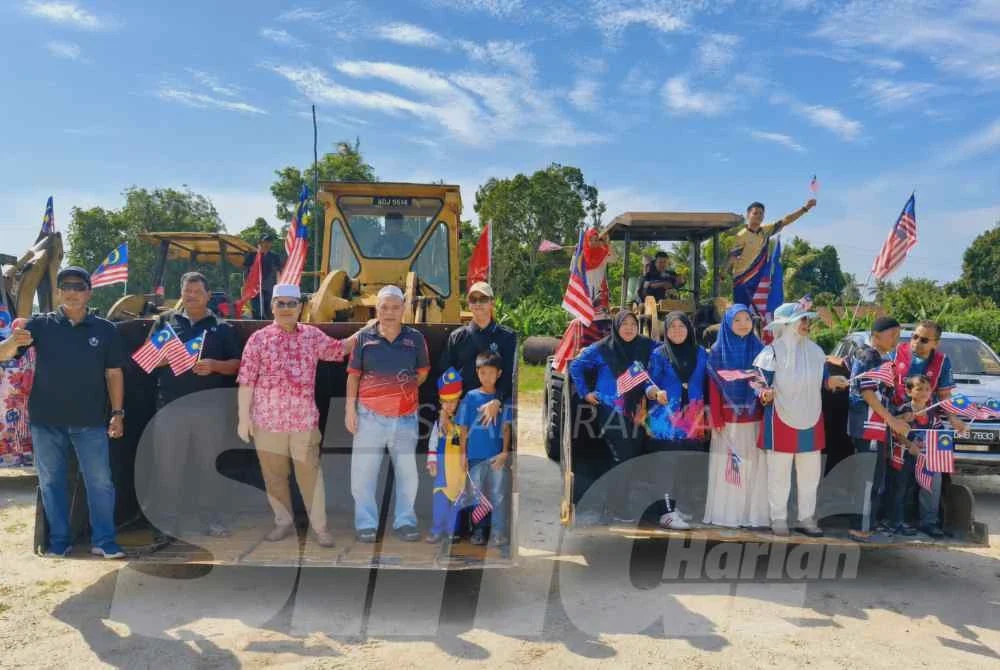Image from: Perarakan jentolak sempena Merdeka, gegar suasana kampung