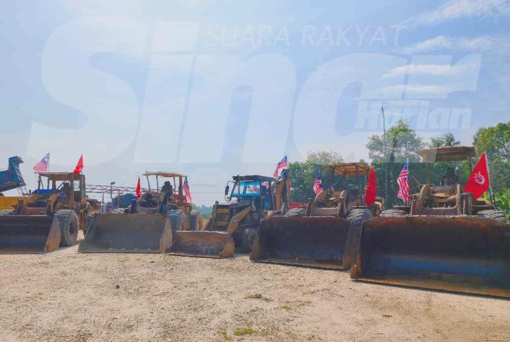 Image from: Perarakan jentolak sempena Merdeka, gegar suasana kampung