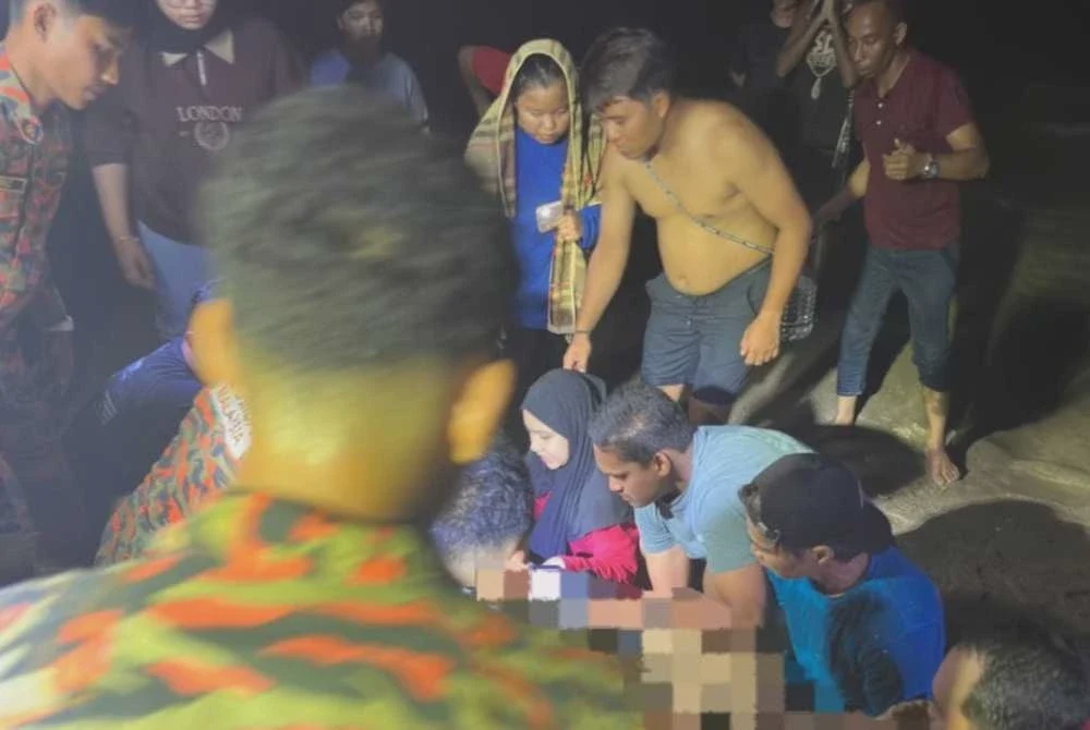 Image from: Dua beranak lemas:  Tangan bapa masih erat pegang kaki anak