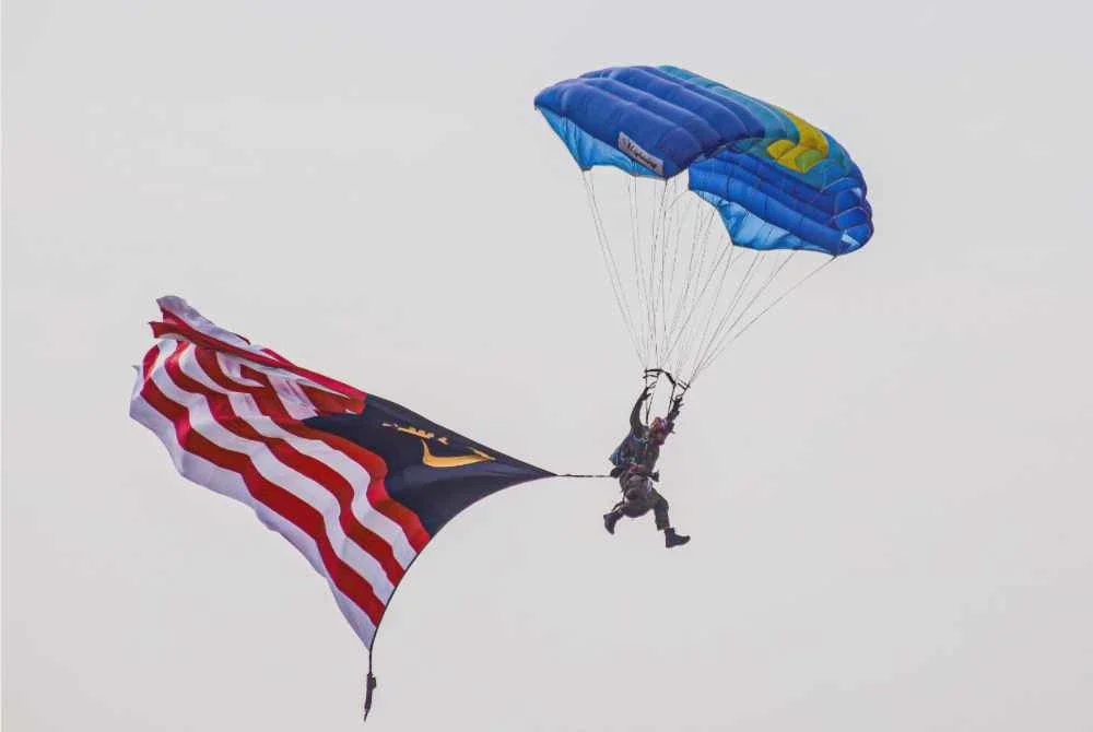 Image from: Jalur Gemilang gergasi dari langit Kuantan bakal catat rekod MBR