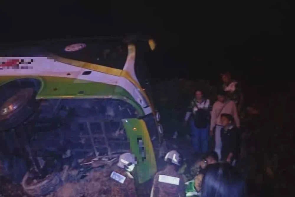 Image from: Bas persiaran bawa 43 penumpang terlibat kemalangan