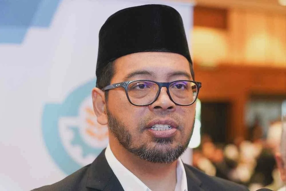 Image from: 'Sertai pertandingan ratu cantik transgender cemar imej Malaysia, teliti tindakan perundangan' - Menteri Agama