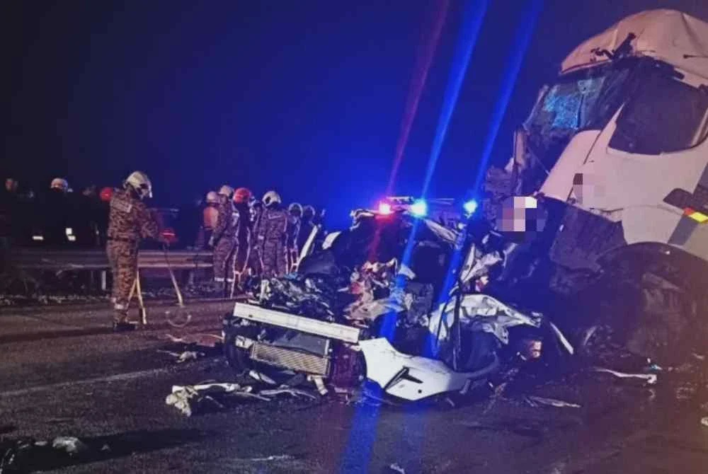 Image from: Nahas 4 maut: Lori tangki hilang kawalan rempuh 10 kenderaan