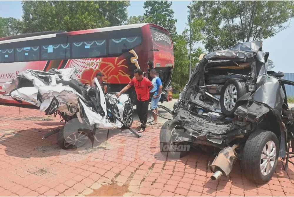 Image from: Nahas 11 kenderaan: Gambar sambutan merdeka jadi kenangan terakhir tiga beranak