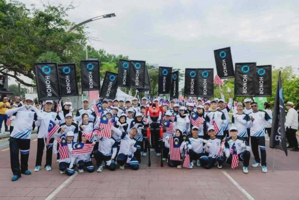 Image from: Robot HONOR curi tumpuan di perbarisan Merdeka