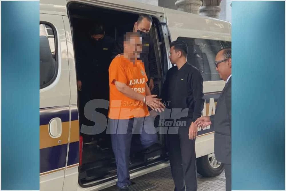 Image from: RCI Tabung Haji: Bekas menteri tiba di mahkamah