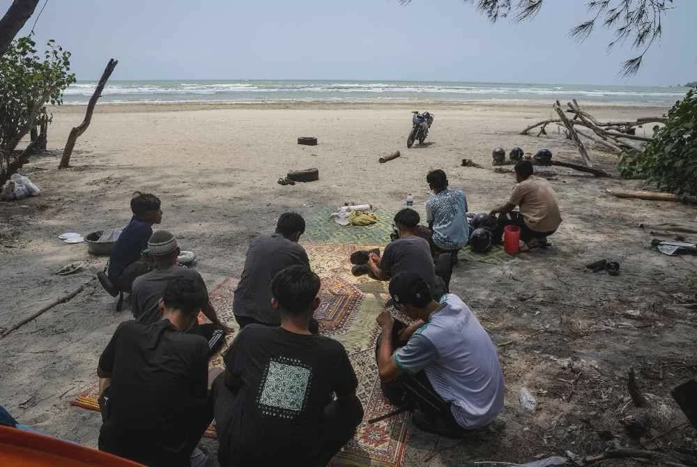 Image from: Empat remaja lemas: 'Kami tak tahu adik pergi berkhemah di pantai’