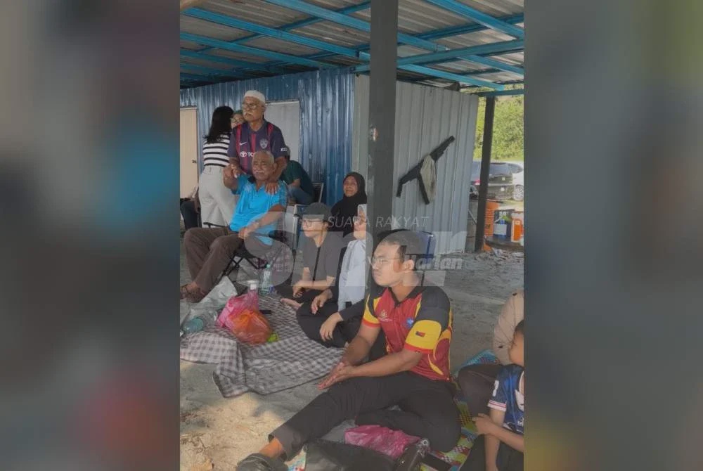 Image from: Muhammad Adib barbeku sempena merdeka bersama keluarga sebelum hilang di laut