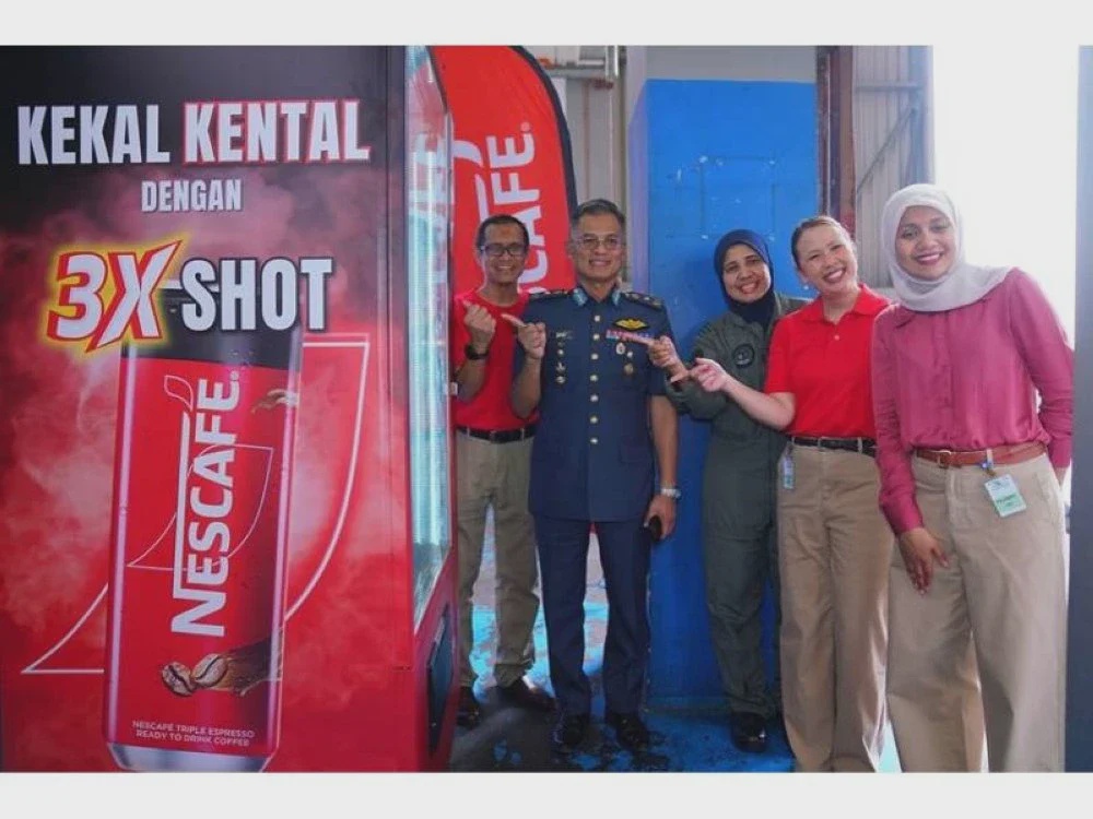 Image from: Lebih 200,000 cawan NESCAFÉ suntik semangat TUDM, peserta perarakan Merdeka