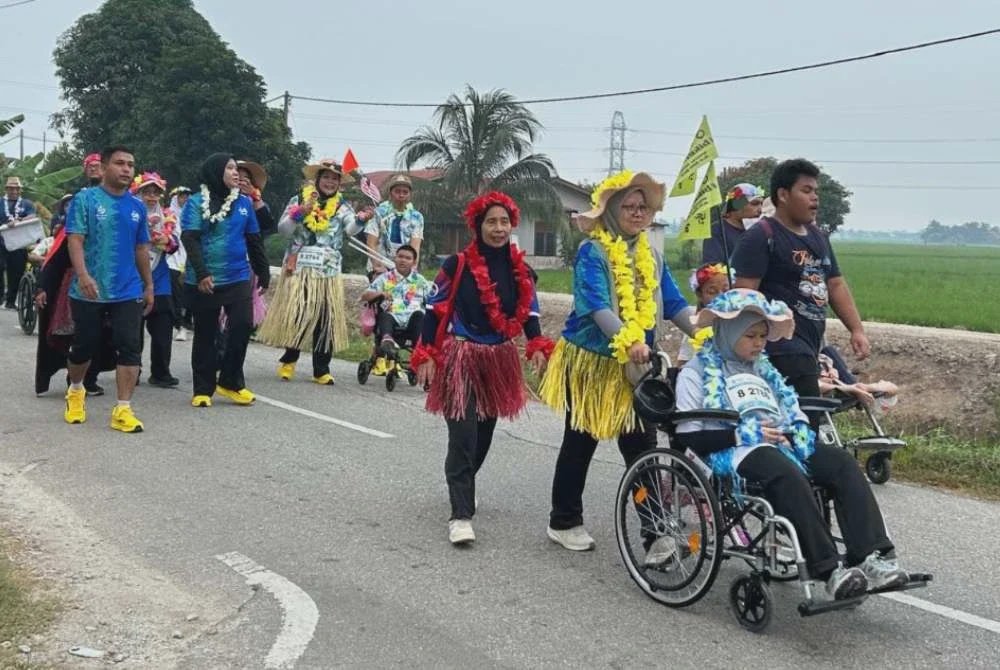 Image from: Bergantung alat pernafasan, Adam teruja harungi larian 8km bersama bapa