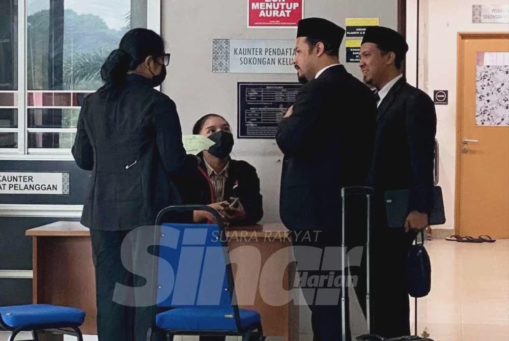 Image from: [VIDEO] Lelaki OKU didakwa berlagak, berpakaian wanita di pejabat agama