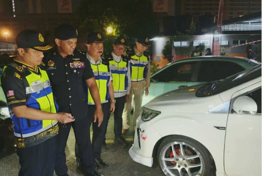 Image from: Honda Civic Type R ubah suai ekstrem RM150,000 antara 37 kenderaan disita JPJ