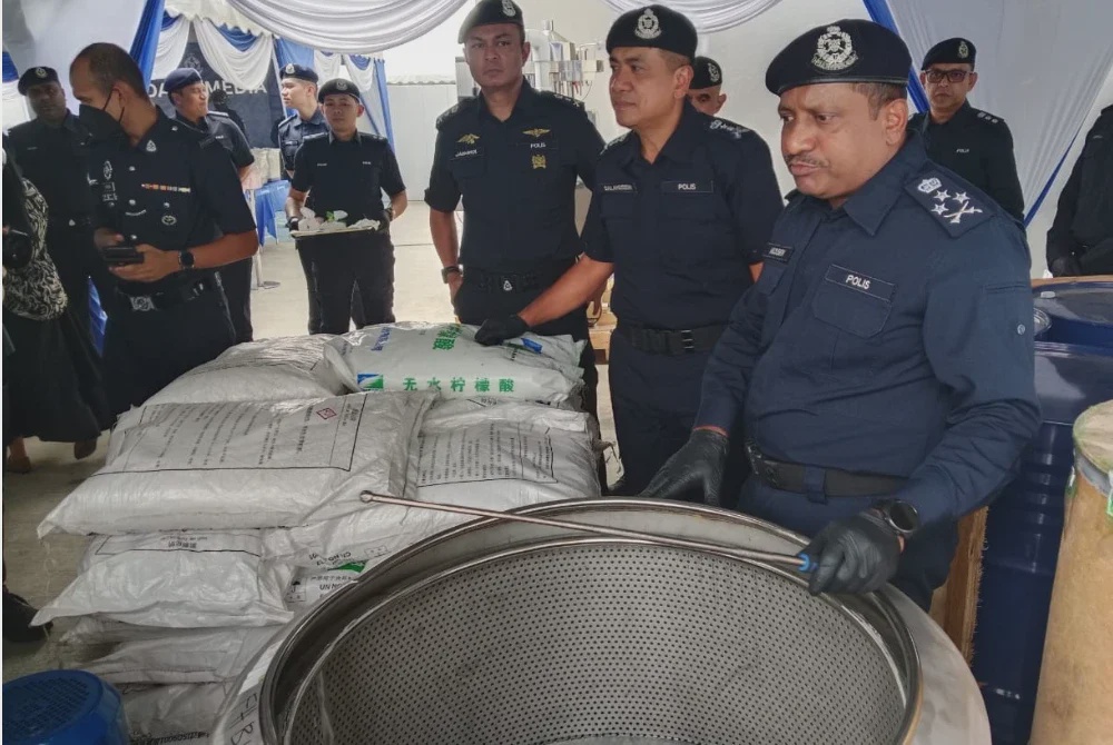 Image from: [VIDEO] Makmal proses dadah skala besar di Puncak Alam tumpas, dadah RM2.4 bilion dirampas