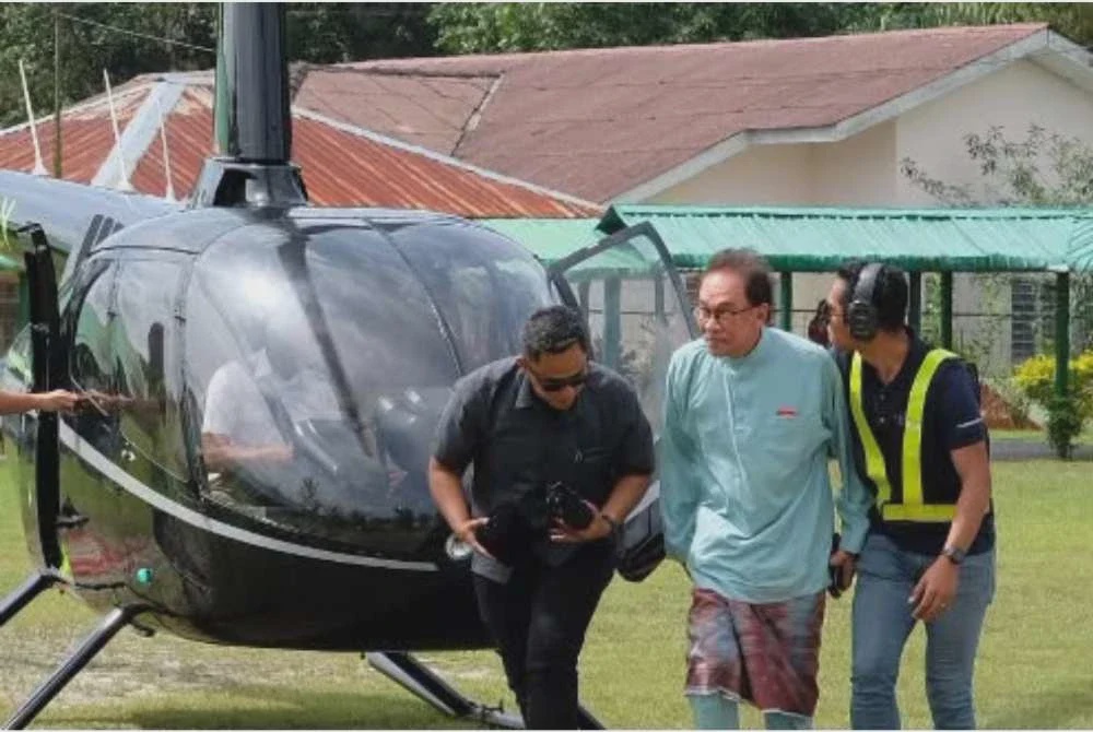 Image from: Nahas helikopter: Anwar kenang jasa Allahyarham Kapten Zainol Afiq