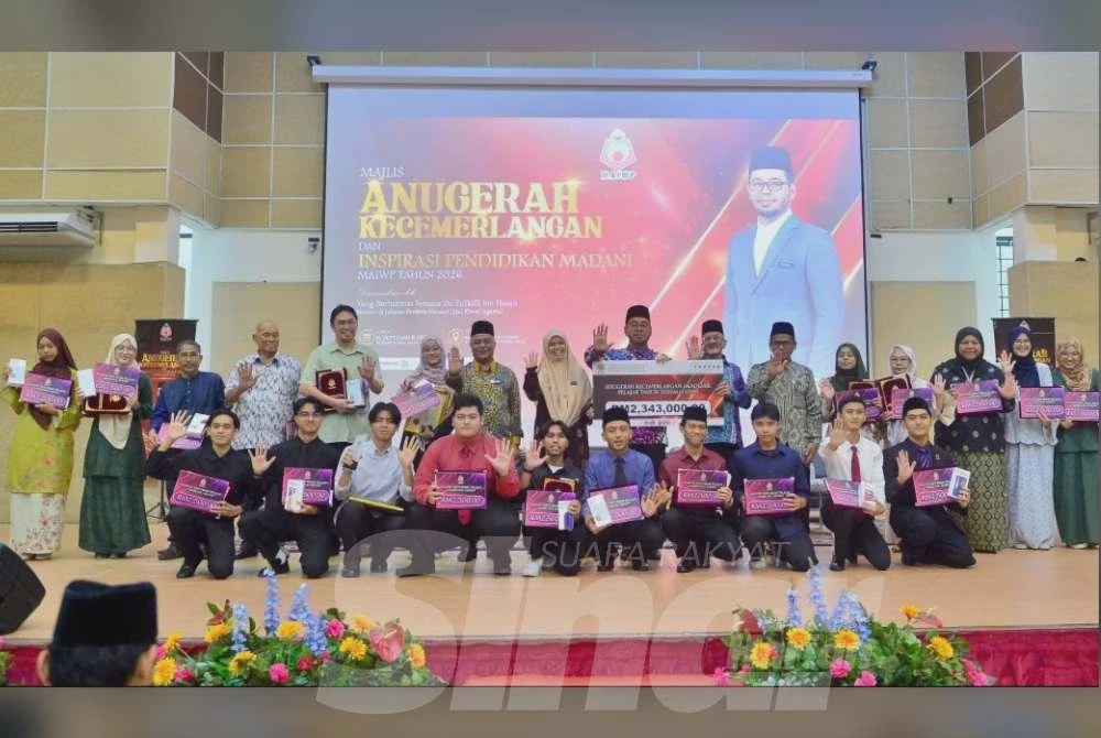 Image from: [VIDEO] Doa ibu jadi penguat Rozhatul Amani raih 10A SPM