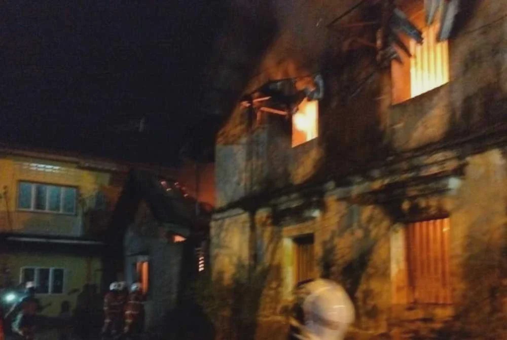 Image from: Rumah terbakar, warga emas maut terperangkap dalam bilik air