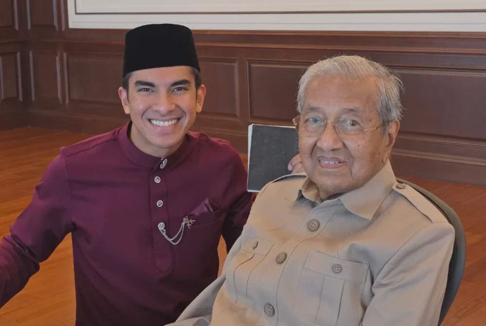 Image from: Syed Saddiq hantar kad jemputan kahwin kepada Tun M, sempat minta petua rumah tangga
