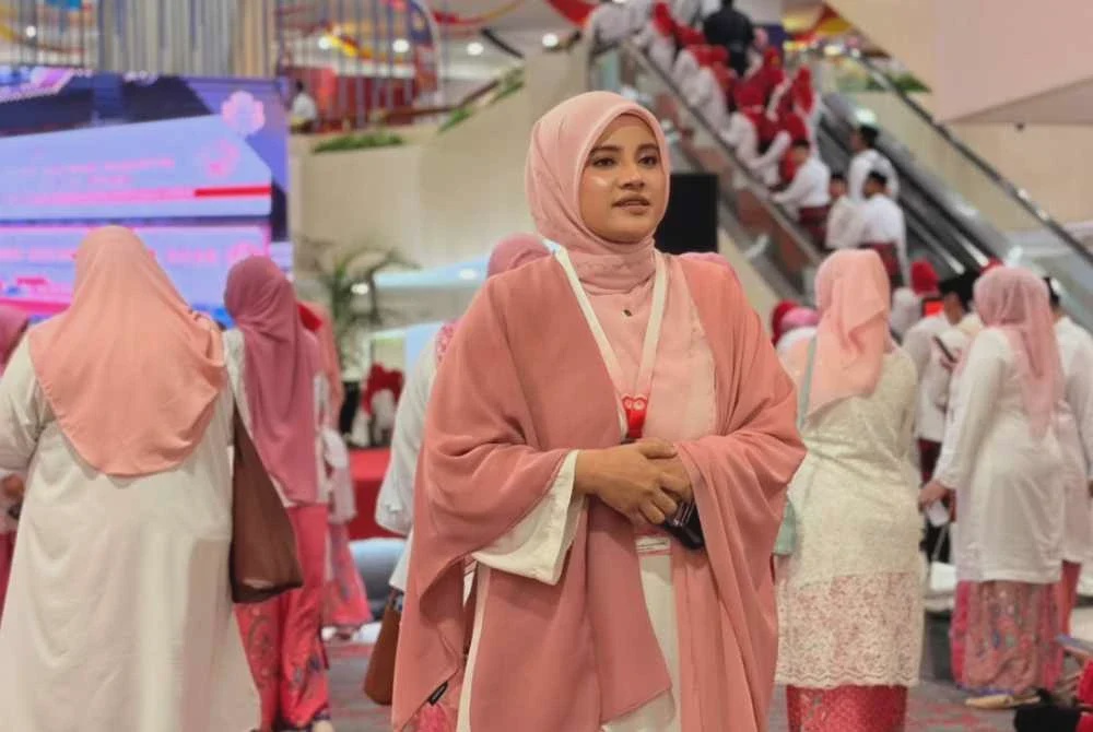Image from: Generasi baharu UMNO bergelut, bukan hidup mewah - Puteri UMNO