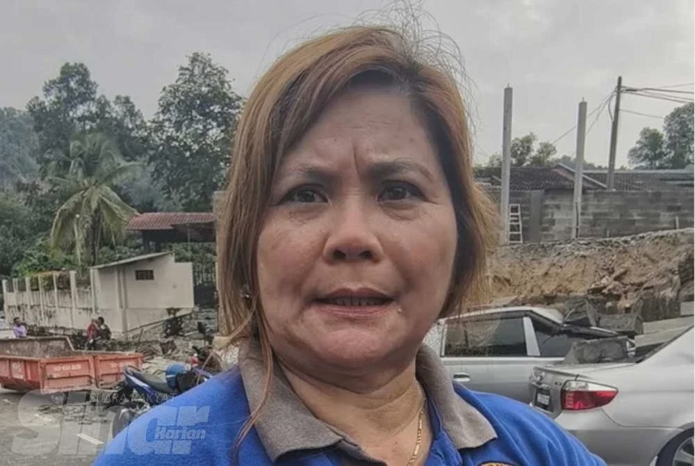 Image from: Tiga kereta rosak teruk dihempap tembok konkrit pagar
