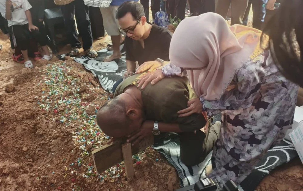 Image from: Jenazah Kapten Zainol Afiq selamat dikebumikan