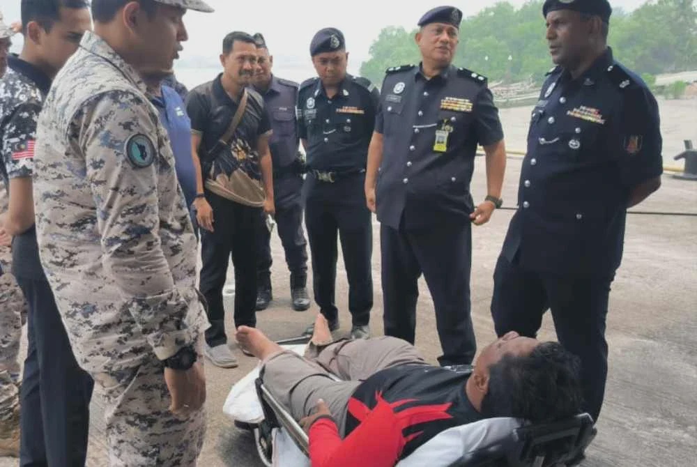 Image from: Bot dinaiki tujuh pemancing dipercayai terbalik akibat ribut, ombak kuat