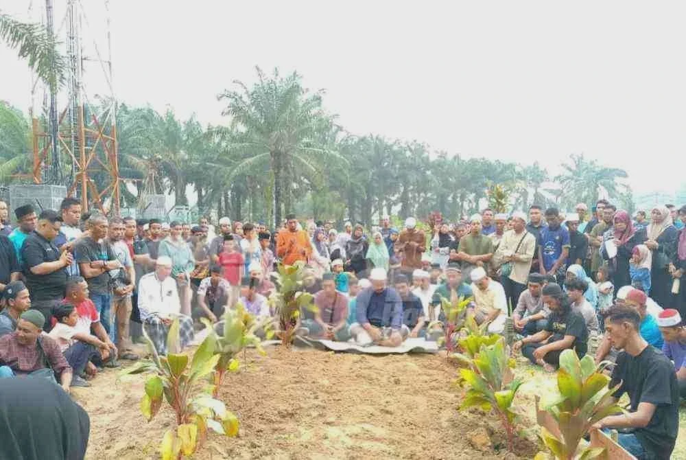 Image from: Empat sahabat dikebumikan dalam satu liang lahad