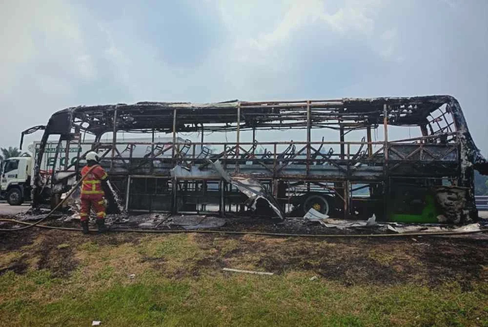Image from: Bas terbakar ketika bergerak, 14 penumpang selamat