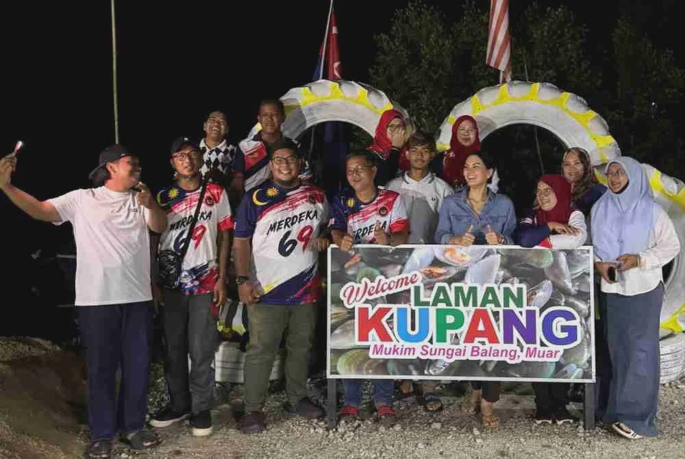 Image from: Wayang pacak himpunkan 130 penduduk di laman kupang
