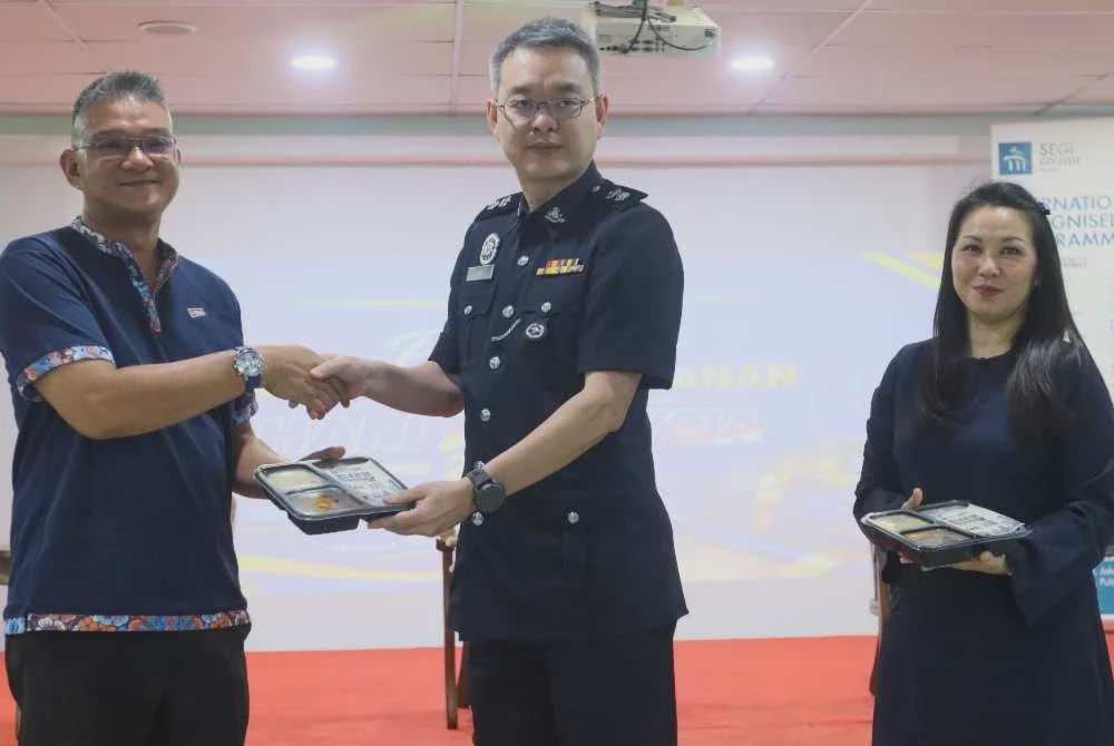 Image from: Bento Ayam Masak 3 Rasa buat warga IPD Timur Laut sempena Hari Malaysia