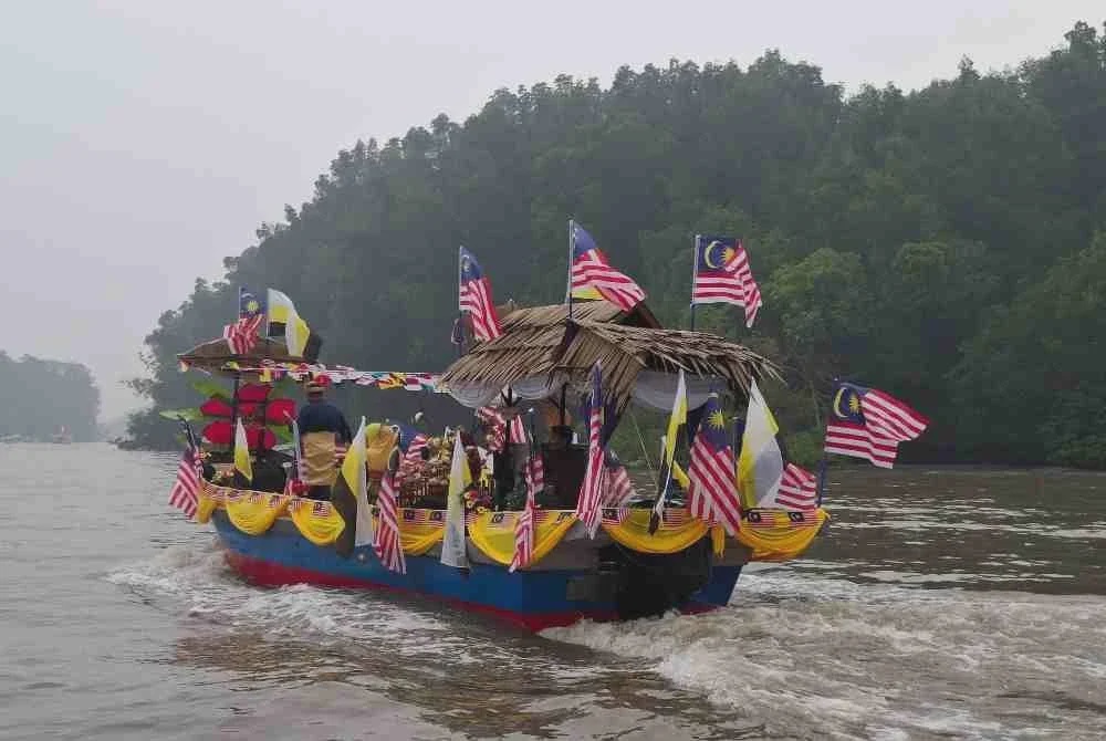 Image from: 206 bot berhias warnai Sungai Kerang sempena Hari Malaysia
