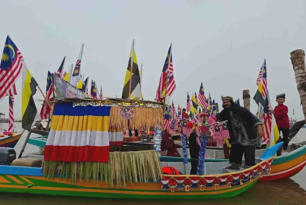 Image from: 206 bot berhias warnai Sungai Kerang sempena Hari Malaysia