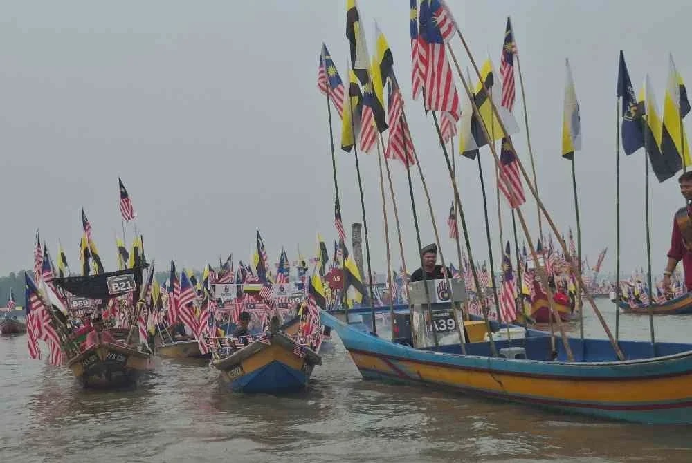 Image from: [VIDEO] 206 bot berhias warnai Sungai Kerang sempena Hari Malaysia