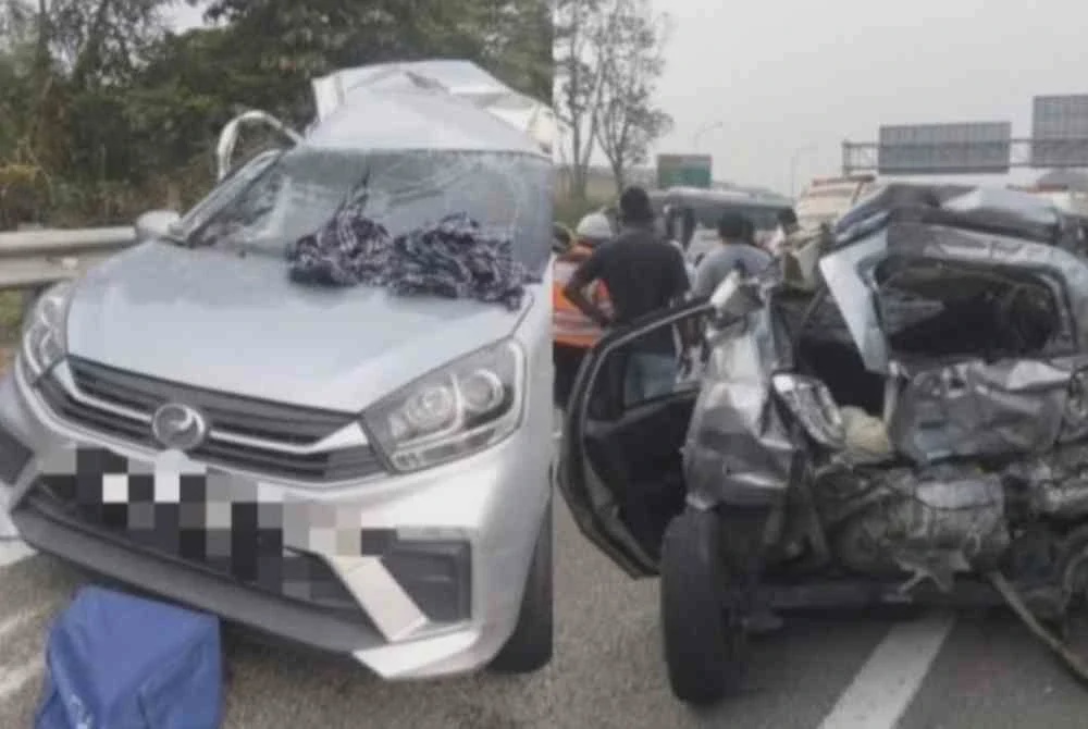Image from: Kereta rosak di lebuh raya: Wanita maut, dua parah dirempuh lori