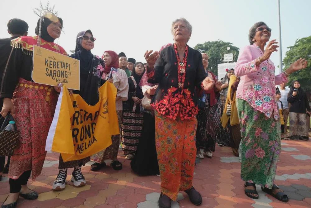 Image from: Keretapi Sarong 2026 meriahkan sambutan Hari Malaysia di seluruh negara
