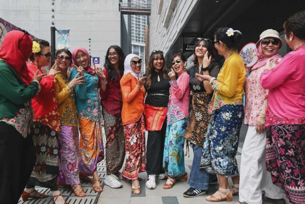 Image from: Keretapi Sarong 2026 meriahkan sambutan Hari Malaysia di seluruh negara
