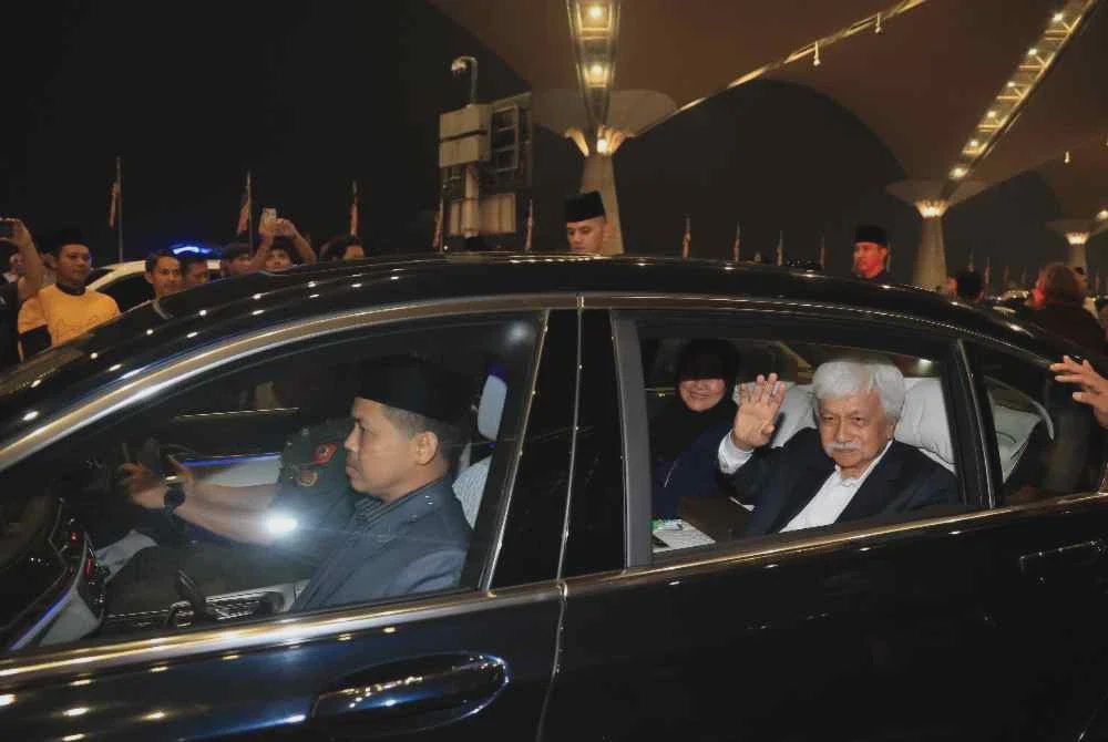 Image from: Tuanku Muhriz pulang untuk selesaikan kemelut Negeri Sembilan