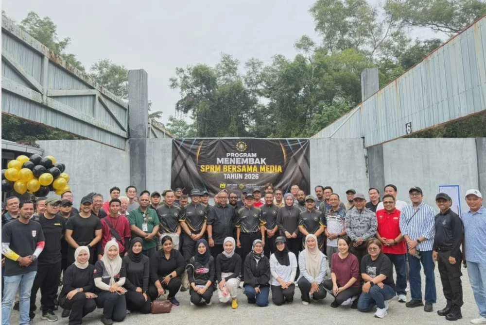 Image from: Isu Felda: SPRM rekod keterangan Isa Samad di Penjara Sungai Buloh