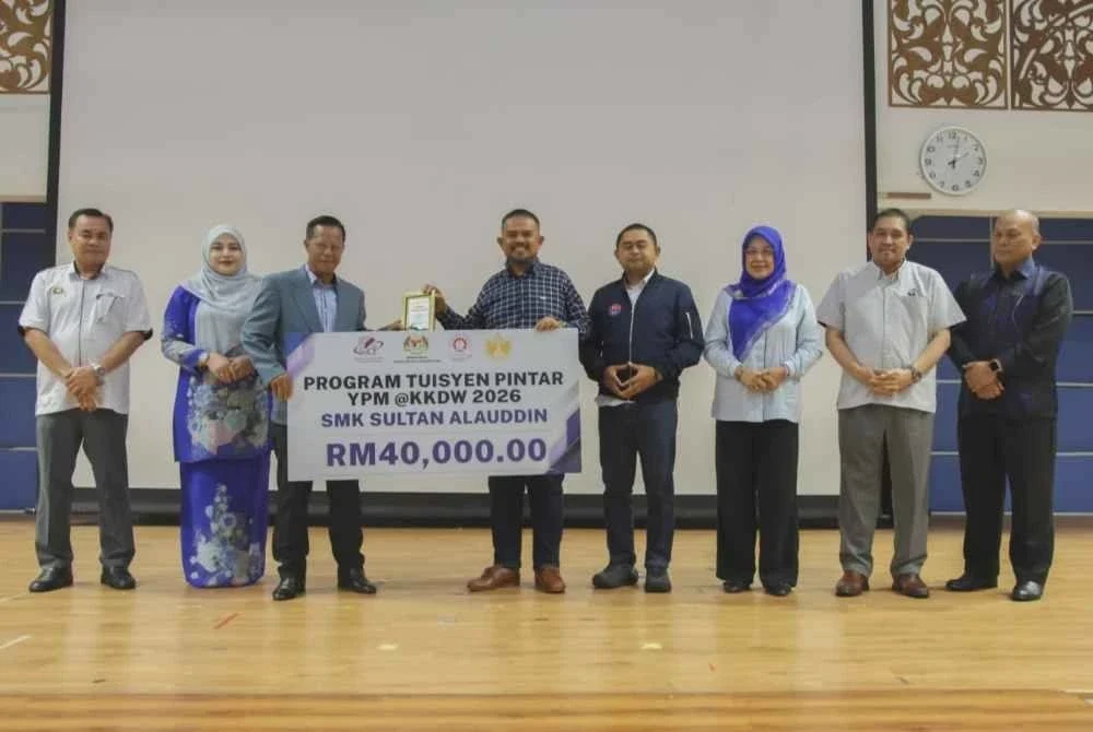 Image from: 100 pelajar kurang berkemampuan terima manfaat Program Tuisyen Pintar