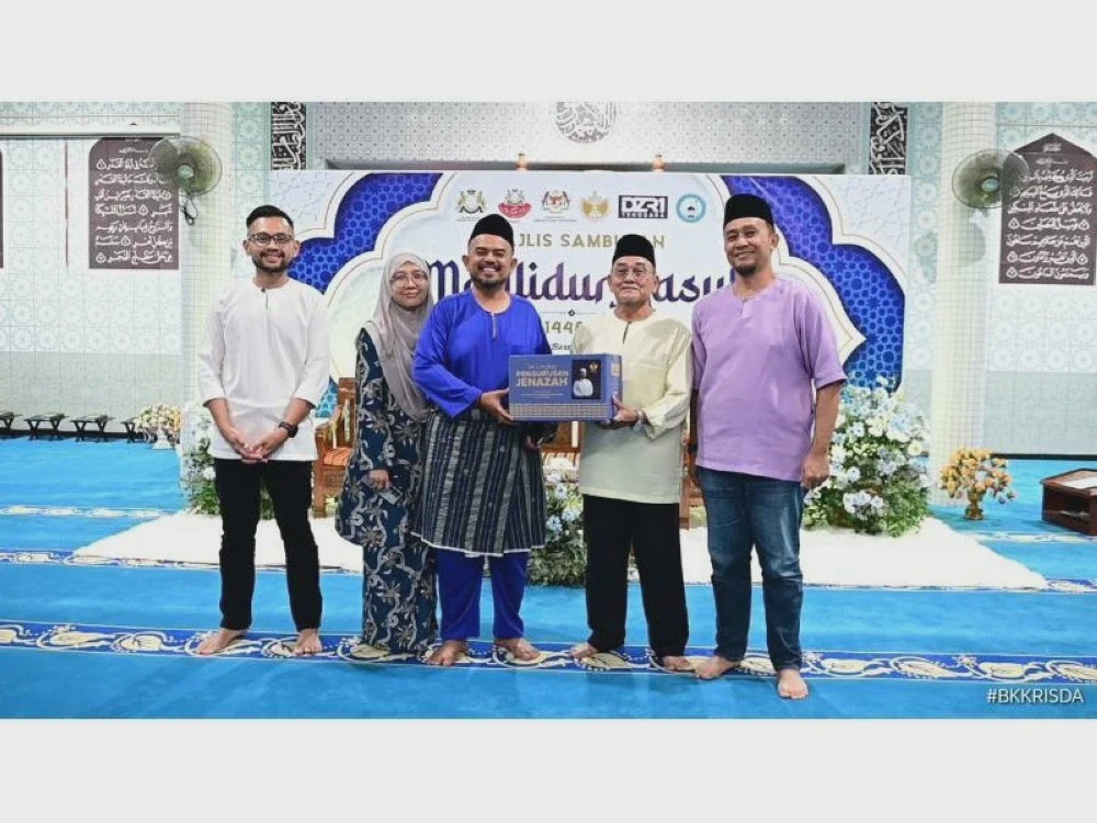 Image from: RISDA sumbang kit jenazah kepada 26 masjid di Tenggara