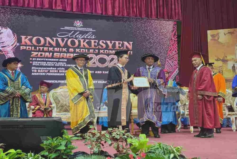 Image from: Bawa aspirasi pertanian pintar, dua anak muda raih anugerah khas konvokesyen