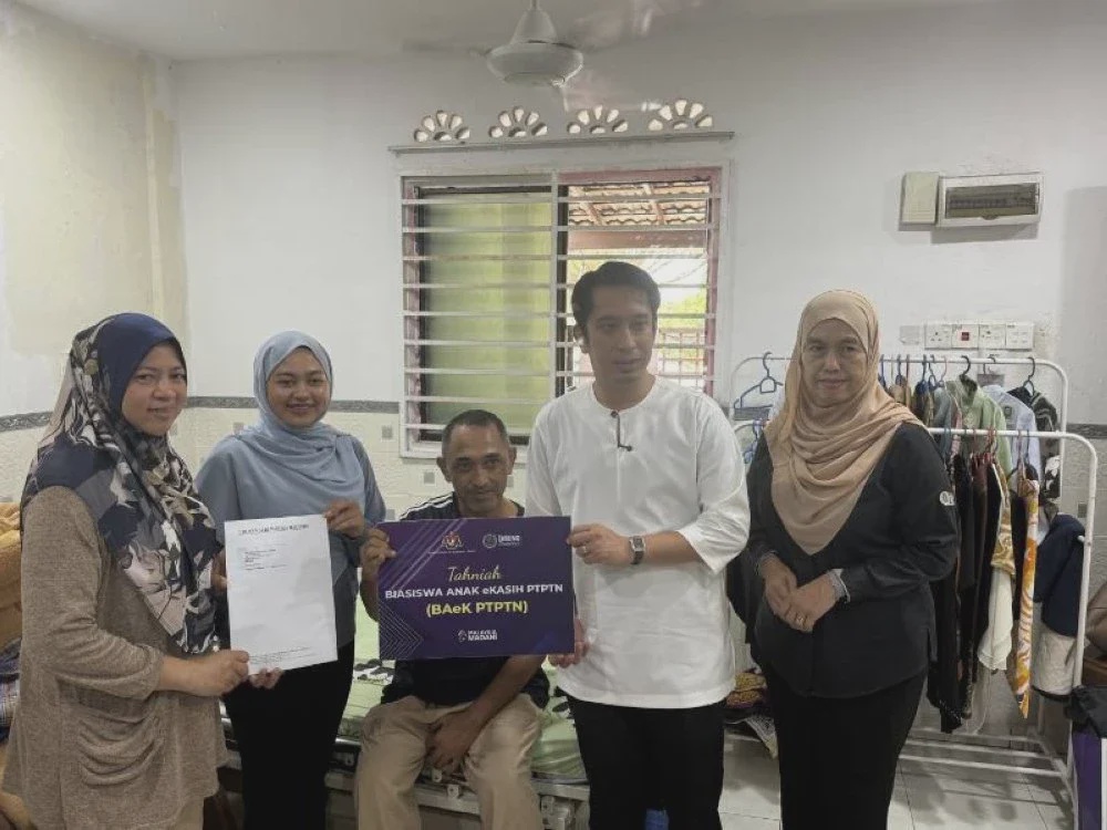 Image from: Biasiswa BAeK PTPTN ringankan beban keluarga