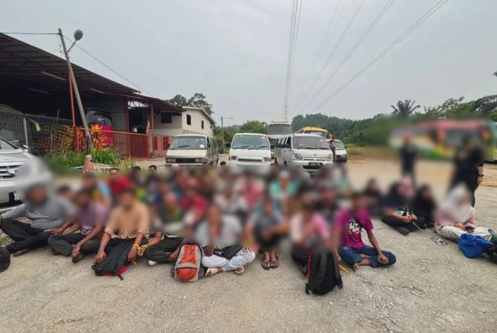 Image from: Bayar RM100 sebulan naik van ke tempat kerja, kegiatan angkut PATI terbongkar