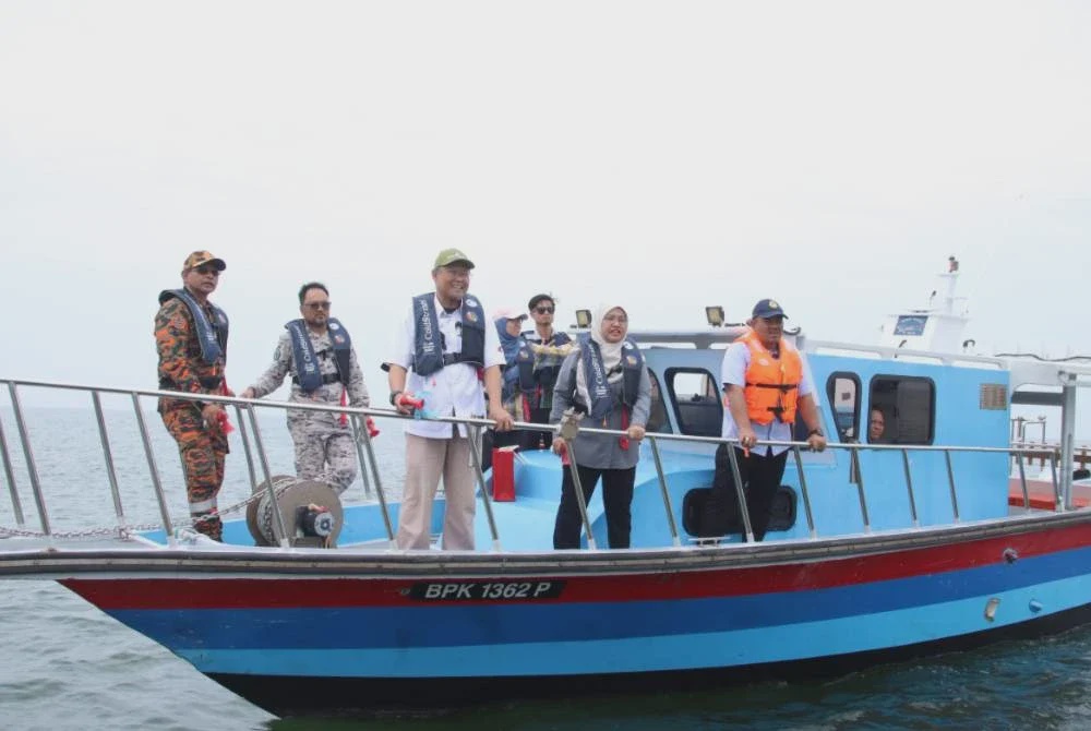 Image from: 18 tukun tiruan dilabuh, kekang pukat tunda haram