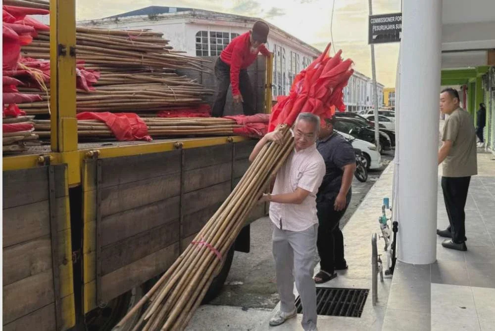 Image from: PRN Melaka: Tak sekaya parti lain, PH guna bendera kitar semula