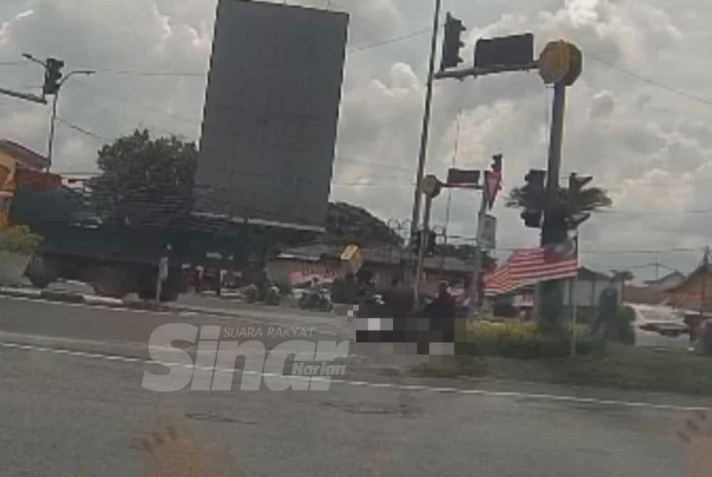 Image from: Digilis lori: Murid Tahun Empat maut selepas 24 jam bertarung nyawa