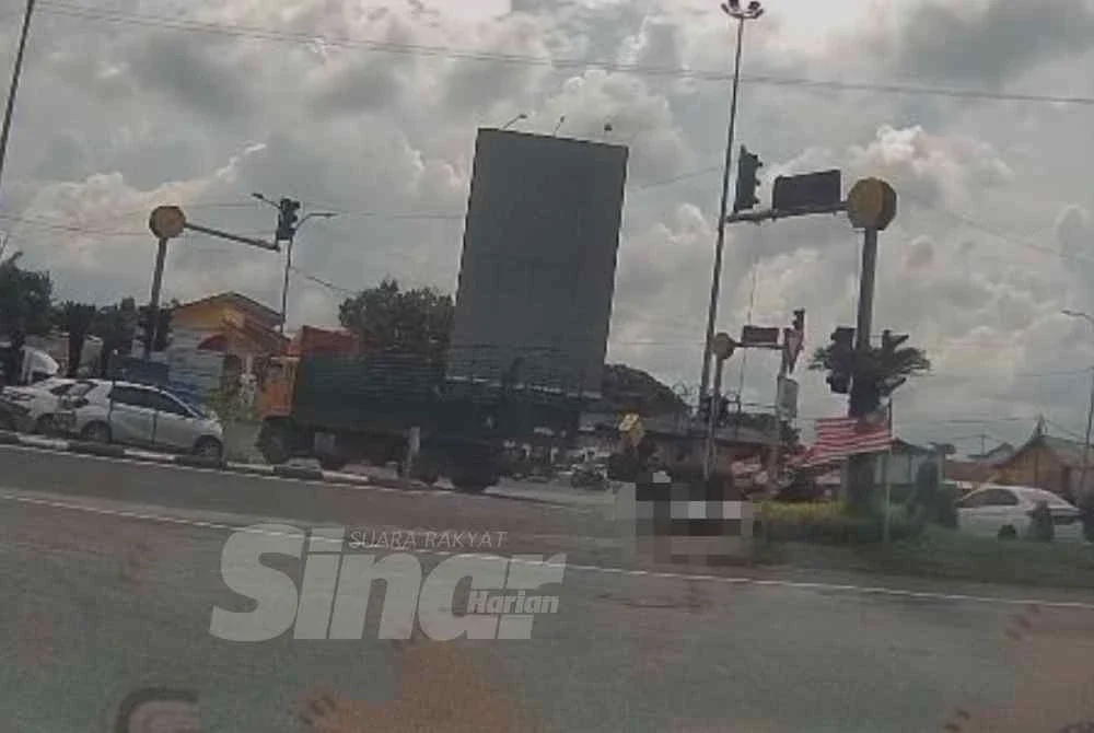 Image from: Digilis lori: Murid Tahun Empat maut selepas 24 jam bertarung nyawa
