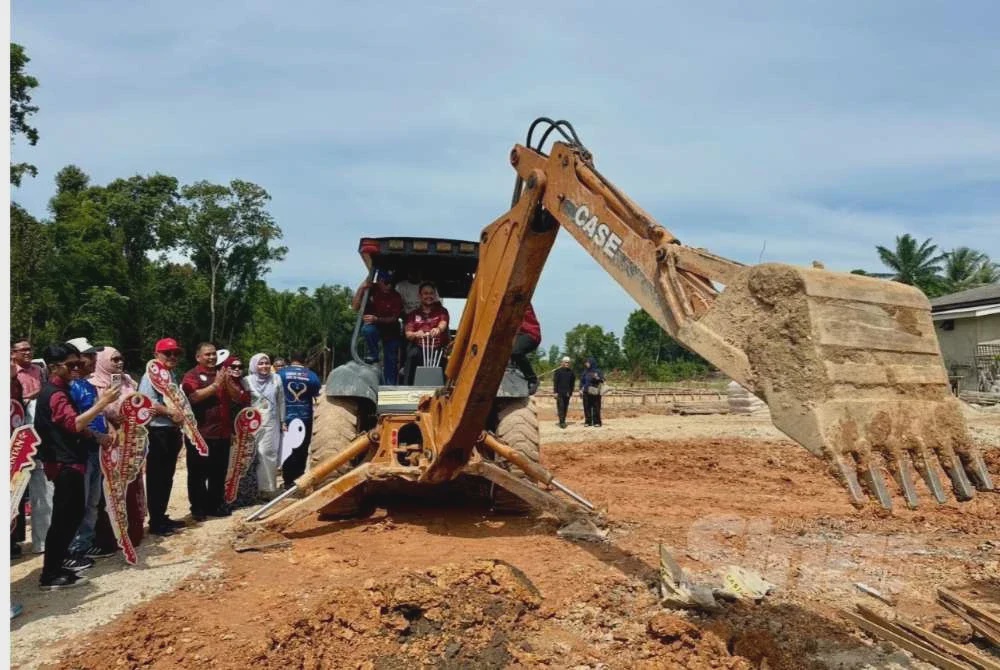 Image from: 15 ahli komuniti Emas Sri Semantan terima banglo RM350,000