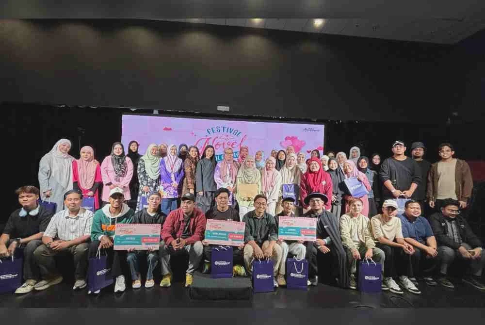 Image from: Bunga bawa kisah pengorbanan kakak jaga adik OKU, raih juara Teater Pentas Cinta